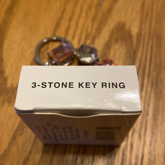 Avon 3 Stone Key Ring - Picture 4 of 6